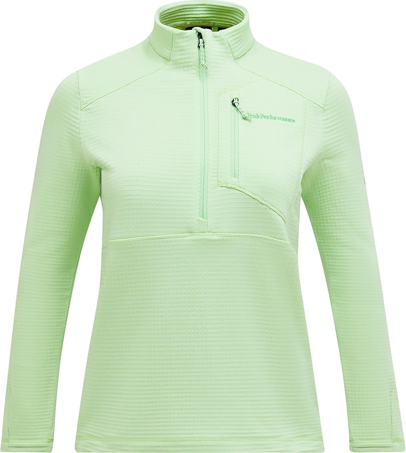 Donna che indossa il maglione Peak Performance durante un'escursione autunnale