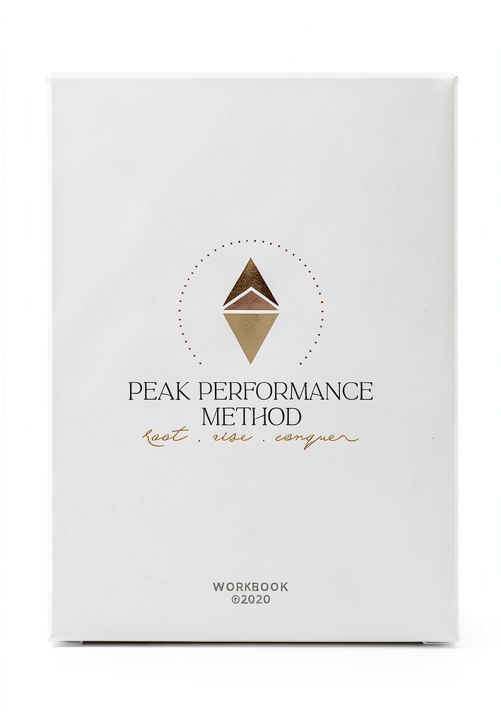 Peak Performance Method Workbook aperto su una scrivania con appunti